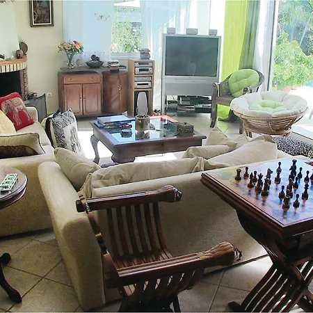 Awesome In Messinia With 4 Bedrooms, Wifi And Outdoor Swimming Pool Ferienhaus