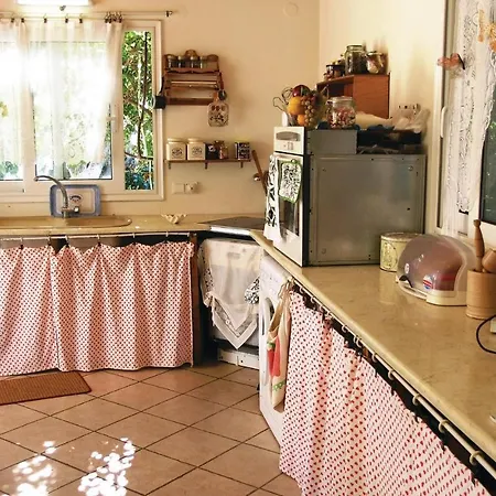 Ferienhaus Awesome In Messinia With 4 Bedrooms, Wifi And Outdoor Swimming Pool